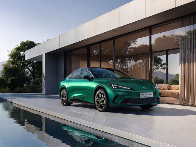 新款极狐阿尔法S5上市！权益后售9.98万起，网友：不火都难