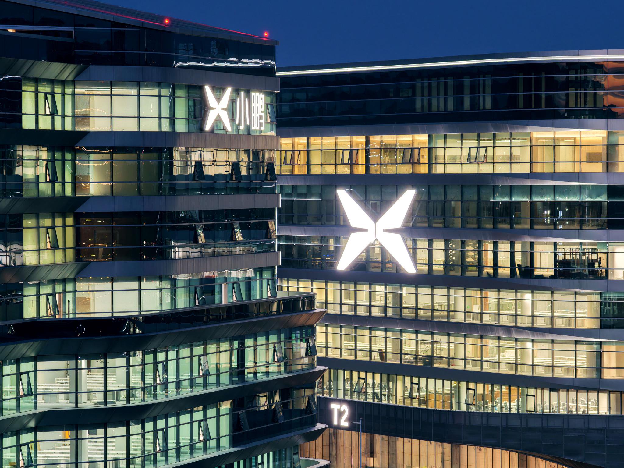 小鹏P7重塑新能源车打法：不卷价格卷“进化”