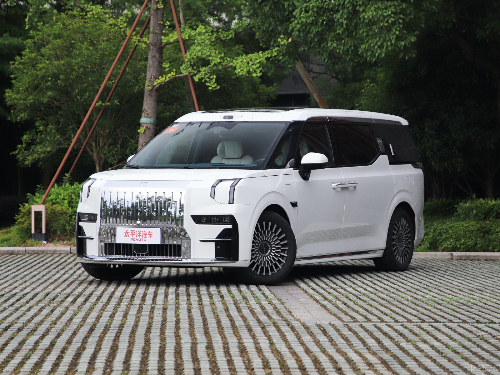 全新极氪009的价格区间大概是多少?