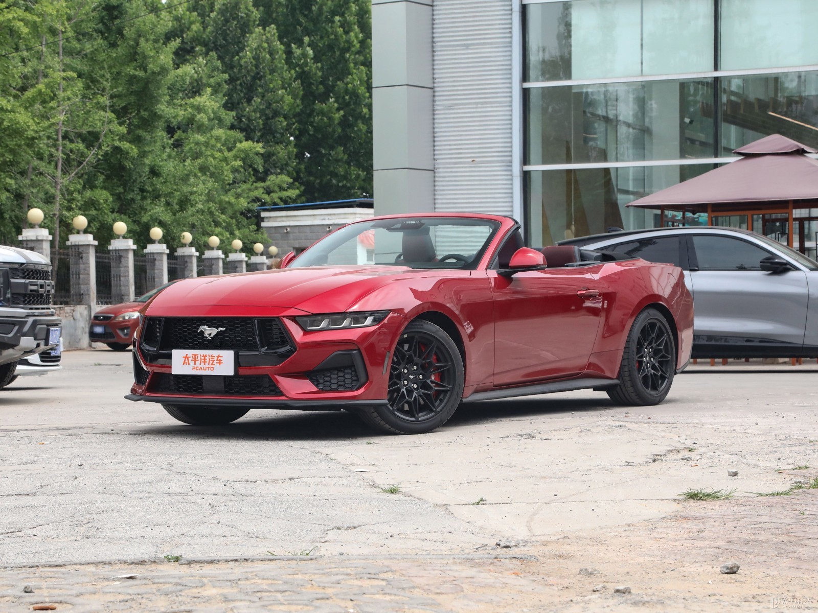 带有一匹马车标的是什么汽车