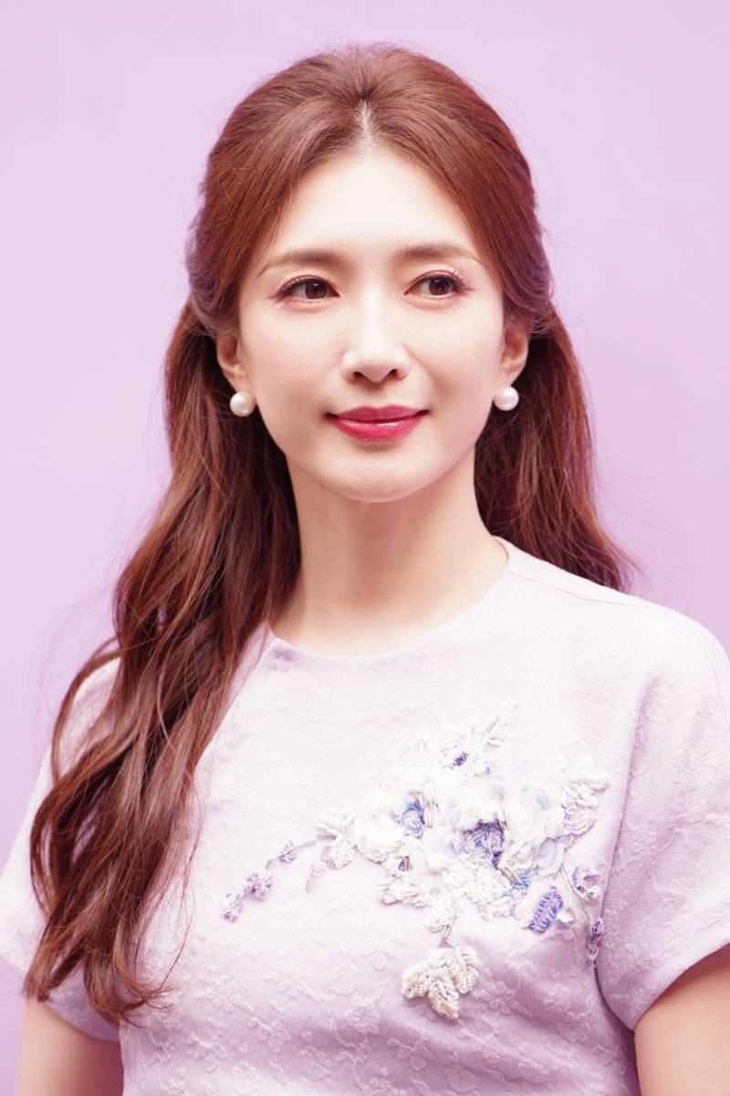 江疏影淡紫色新中式套装淡雅秀丽分享电影《拼桌》角色感悟