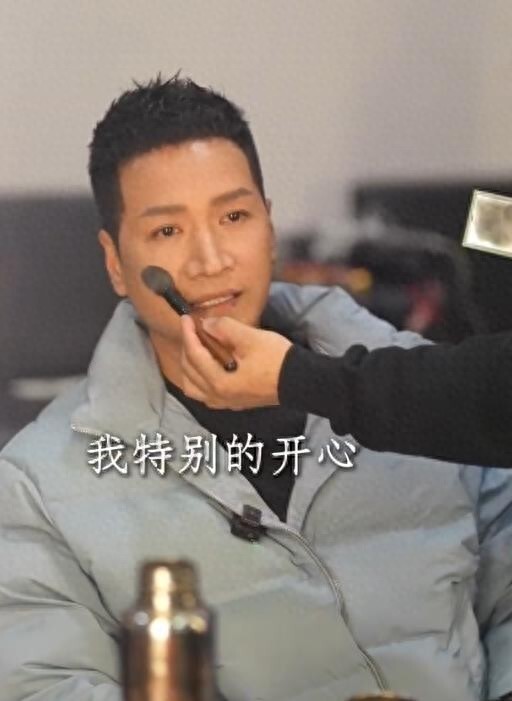 何晟铭自曝看于正动态第一反应是“特别开心”，但下一秒就“红了眼”