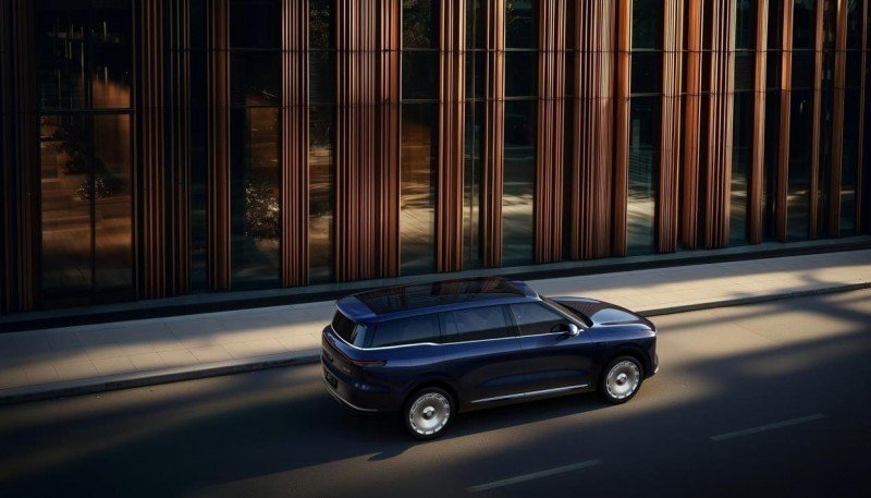 智己LS9搭载IM AIOS，破解AI座舱“落地难”