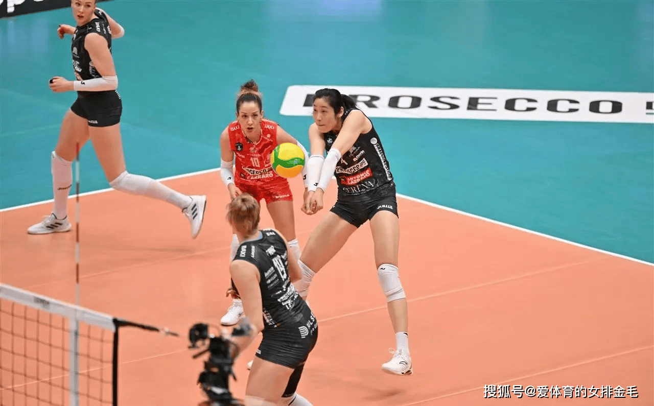 给足金主面子：科内不敌对手仍晋级欧冠四强！朱婷发挥神勇砍24分