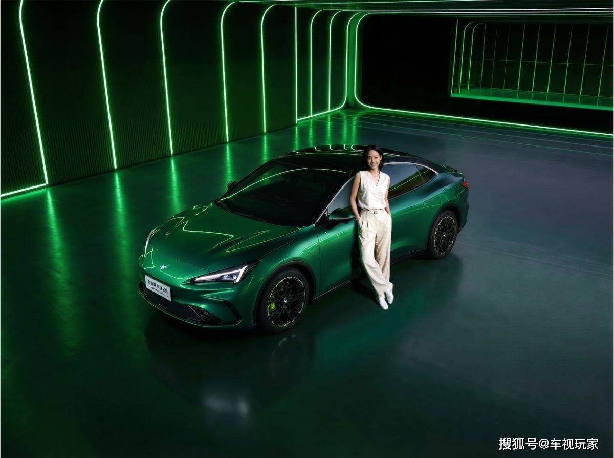 补贴价9.98万起AI高性能宽体轿跑极狐全新阿尔法S5上市