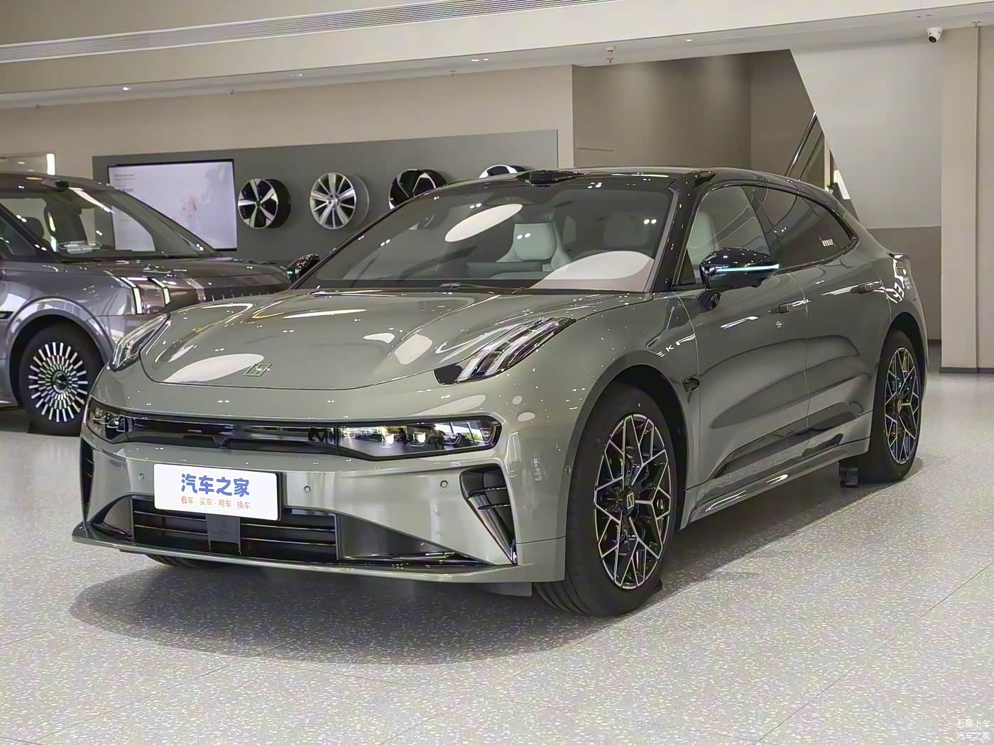 极氪001在同级别车型中有什么特点?