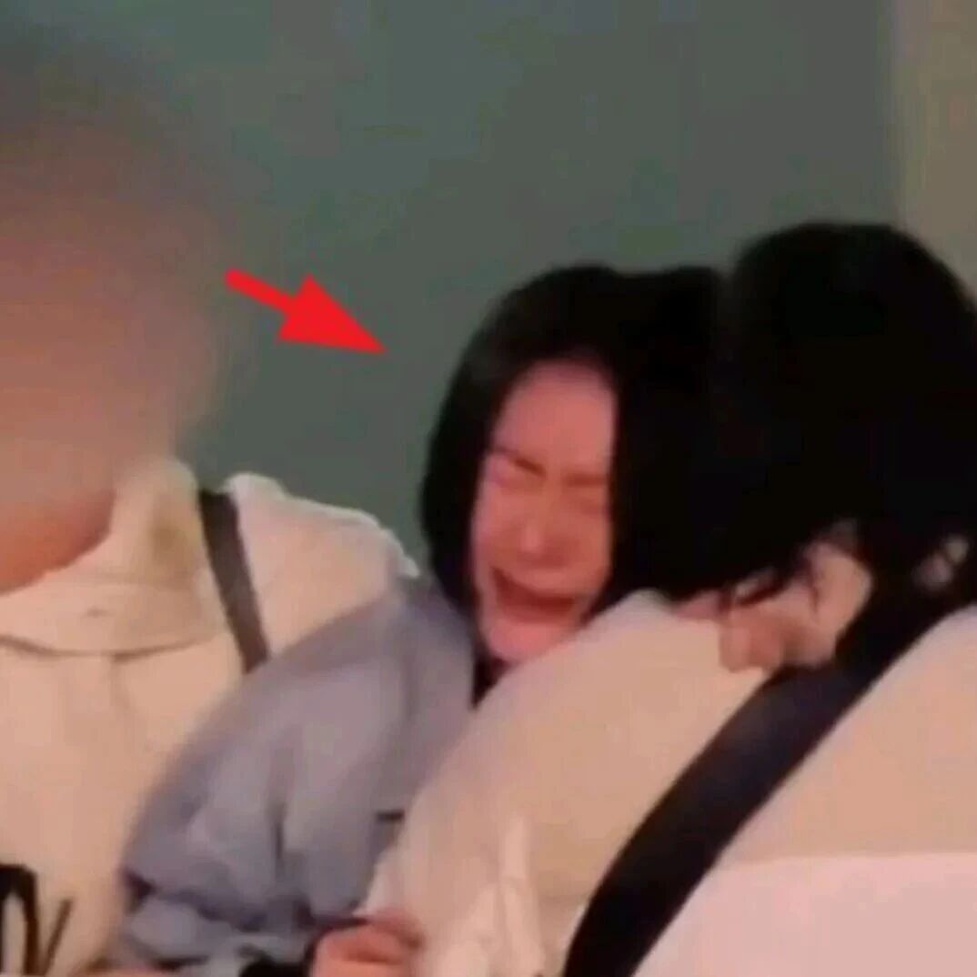 胡歌和未成年恋爱？小S被老公欺负惨了？惠英红帮公司还债？侯明昊没戏拍开演唱会割韭菜？