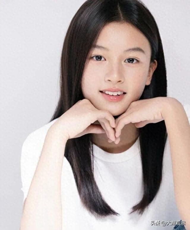 撞脸张柏芝的素人女孩“七七” 正式官宣进组拍戏_大湖观察