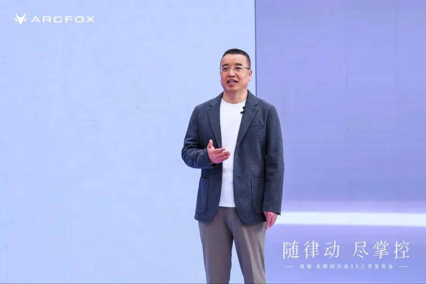 极狐全新阿尔法S5上市补贴价9.98万元起