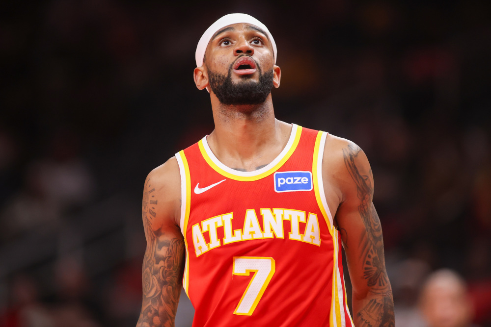 沃克超越特雷·杨升至老鹰队史单赛季三分命中榜第七位