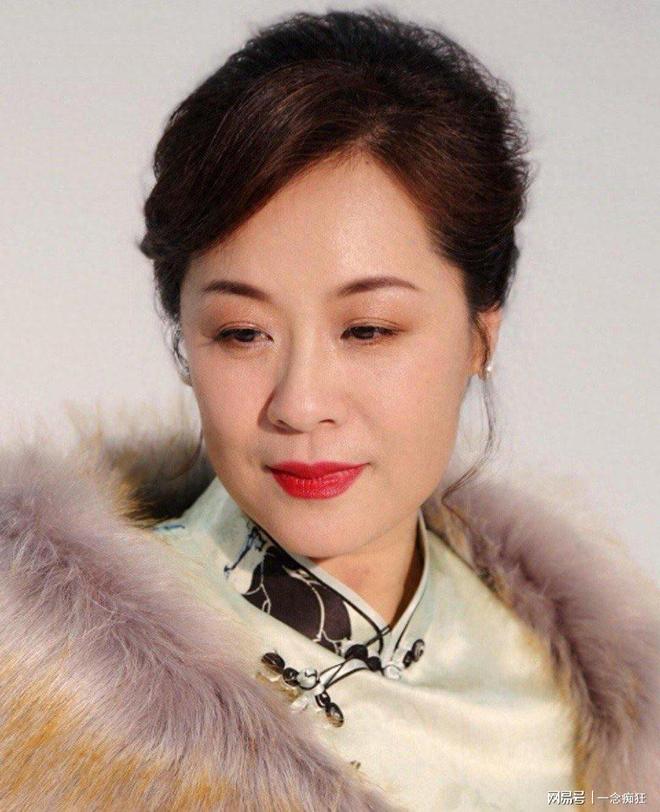 曾是巩俐御用替身，因《甄嬛传》被熟知，靠《父母爱情》咸鱼翻身