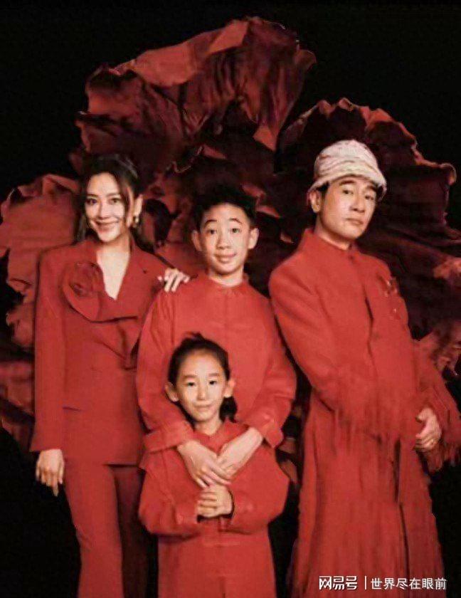应采儿晒新年全家福，“陈小春父子三人共用一张脸”引爆网络狂欢