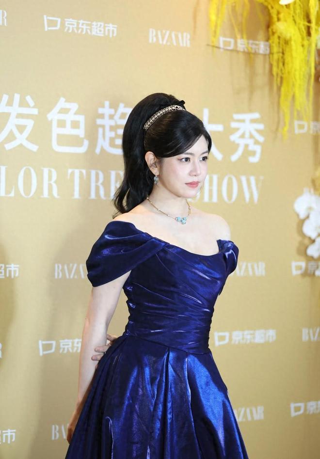 陈妍希芭莎大秀惊艳亮相！41岁穿公主裙嫩感拉满，离婚后状态封神