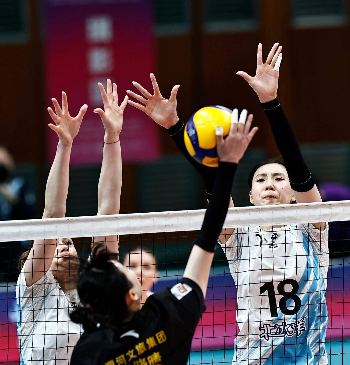 朱婷独揽24分率队晋级欧冠四强中国女排核武器闪耀欧洲赛场