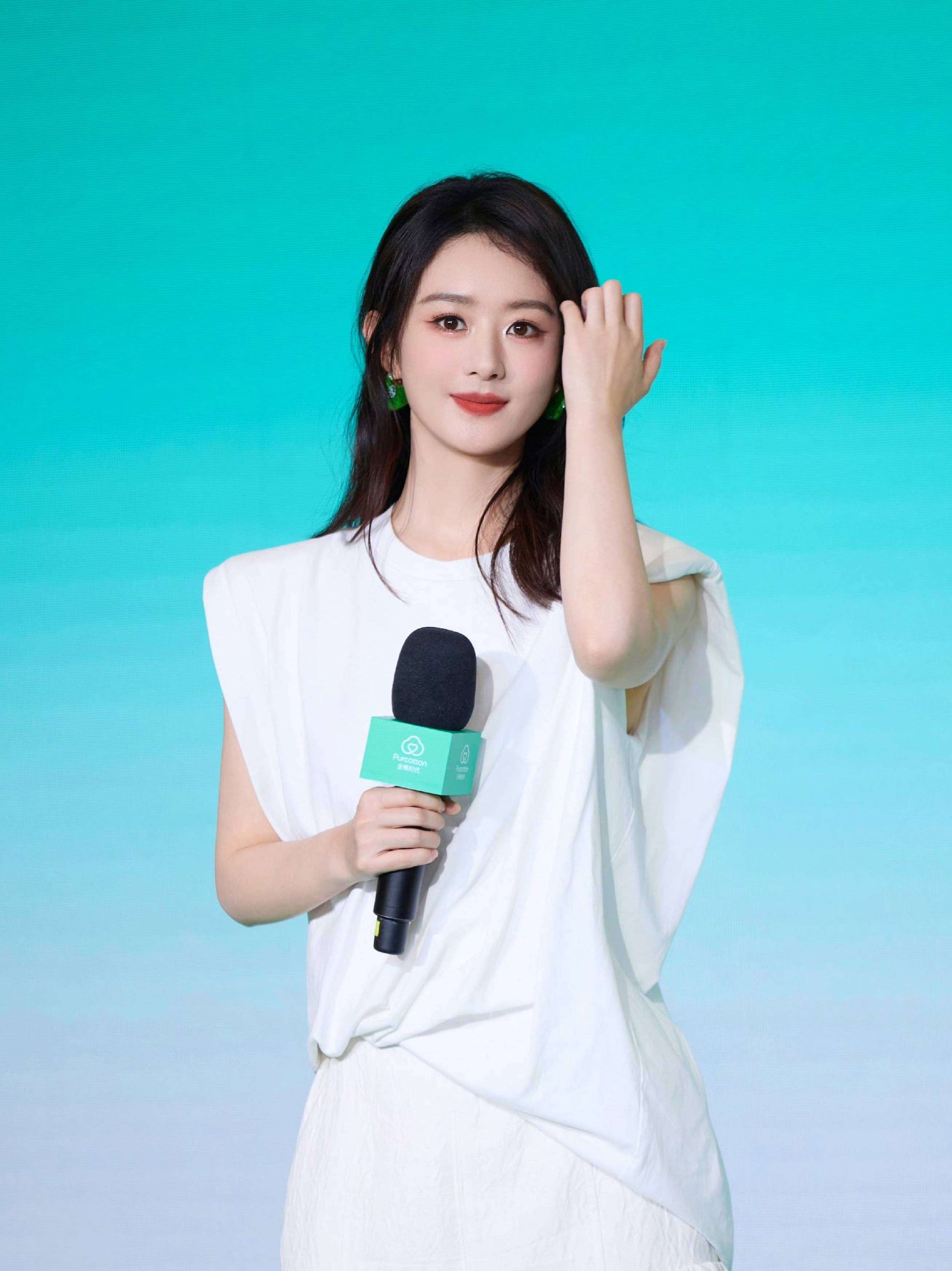 颜值被吐槽像外星人,她却用实力征服半个娱乐圈