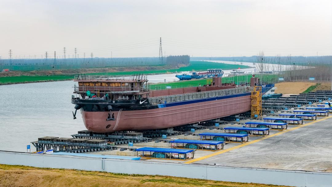 “绿舟”吉水，山东造纯电动力内河集装箱船首次出海