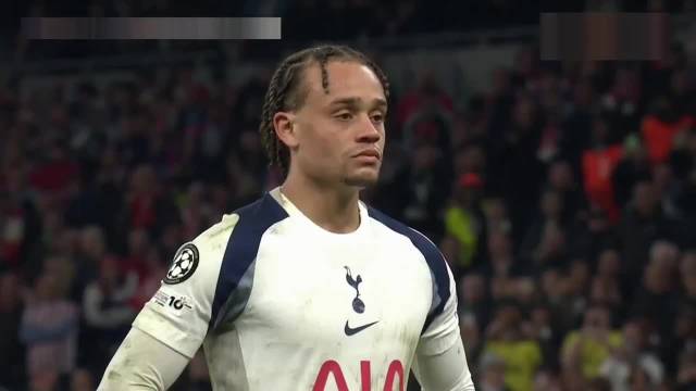 西蒙斯6场造17次机会，格雷盛赞其表现