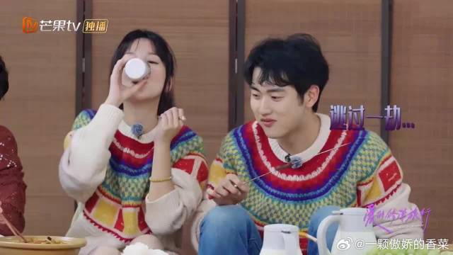 吴千语曾把施伯熊删除，疯狂道歉求加回，真的好惨