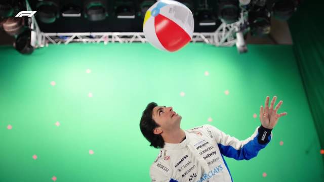 2026年F1片场花絮曝光，塞恩斯与小狗抢镜