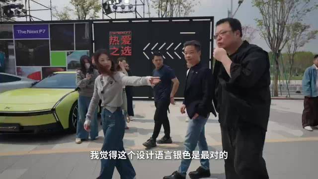 老罗：红白黑这三都好看，但是非要选的话，我还是一黑到底