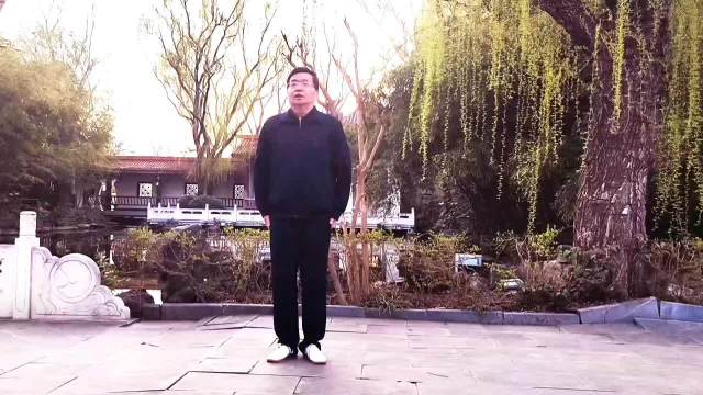 春天早晨万物苏醒，打拳迎接新一天