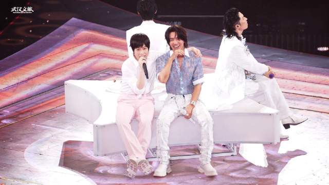 FF演唱会点亮武汉夜空，热干面成最大赢家