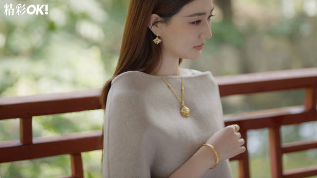 徐璐漫步扬州园林赏春景