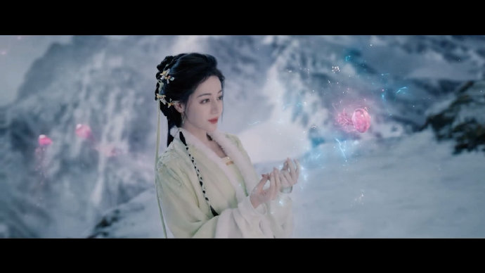 观众对《白日提灯》中迪丽热巴的鬼王造型评价如何？