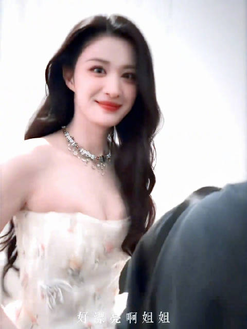 王楚然骨相仪态双在线，美神降临引热议