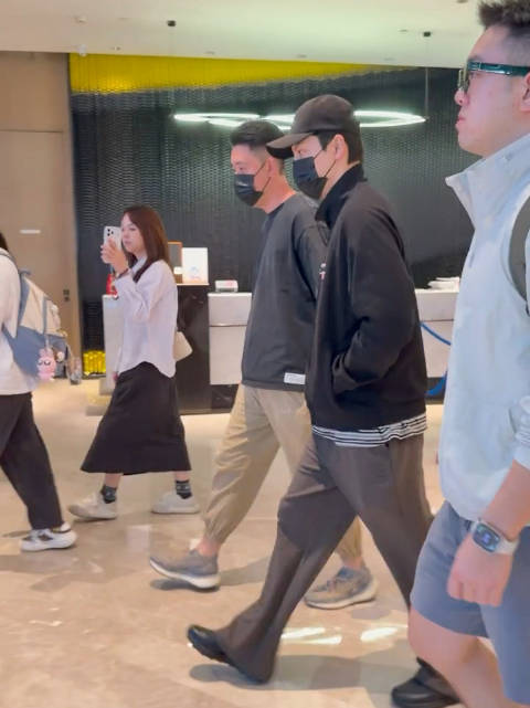 今日份上班的王医生，口罩也挡不住的帅气！