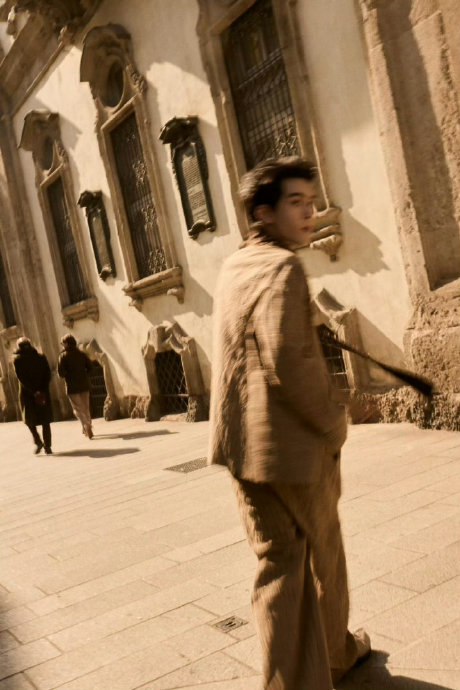 除了曾舜晞，还有哪些演员或公众人物谈论过AI带来的职业焦虑？