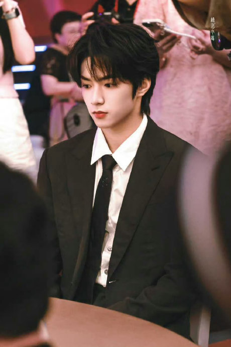 时代峰峻为何此次要对刘耀文的一般非公开行程做出官方回应？