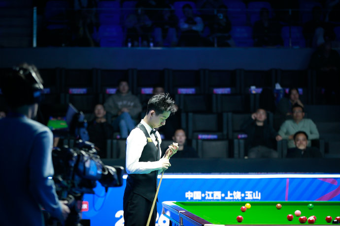 中国选手吴宜泽对阵马克·艾伦的比赛结果如何？