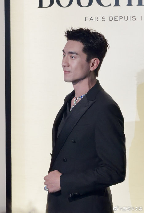 宝诗龙上海旗舰店开幕，周冬雨等明星亮相，肖战缺席