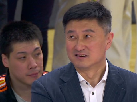 广东队输给辽宁16分！球迷：杜锋应向杨鸣学习，主动辞职