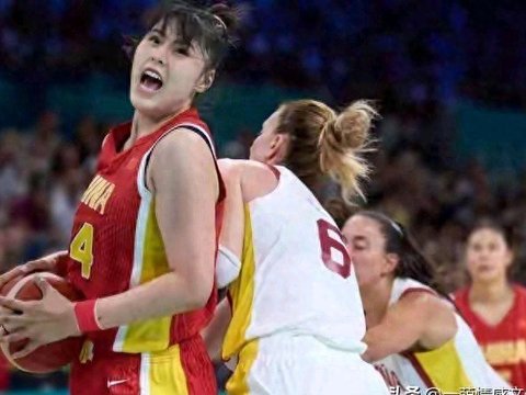 年薪千万李梦海外风光，女篮内线苦撑外线真空，谁能顶上？