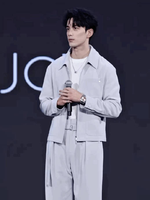 网友们为‘舒服磊’创作了哪些有趣的表情包和梗？