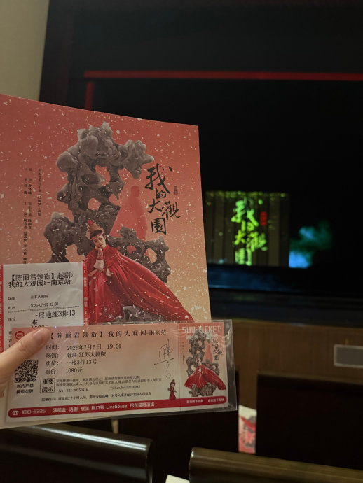 经典文学改编电影如何平衡‘忠于原著’与‘当代表达’的冲突？