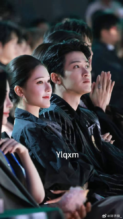 抓到一个摇头晃脑的小可爱檀健次 两张权威脸同框好养眼微博VC计划