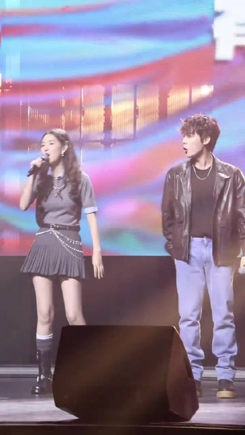 王玉雯和周奇把《全是爱》唱的好有美感