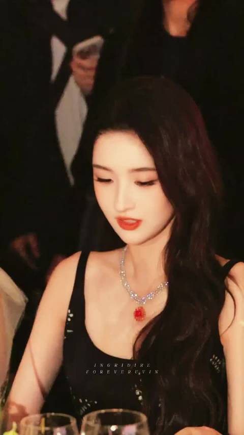 王玉雯苏州迪奥活动直拍 王姐哪里都是顶配啊