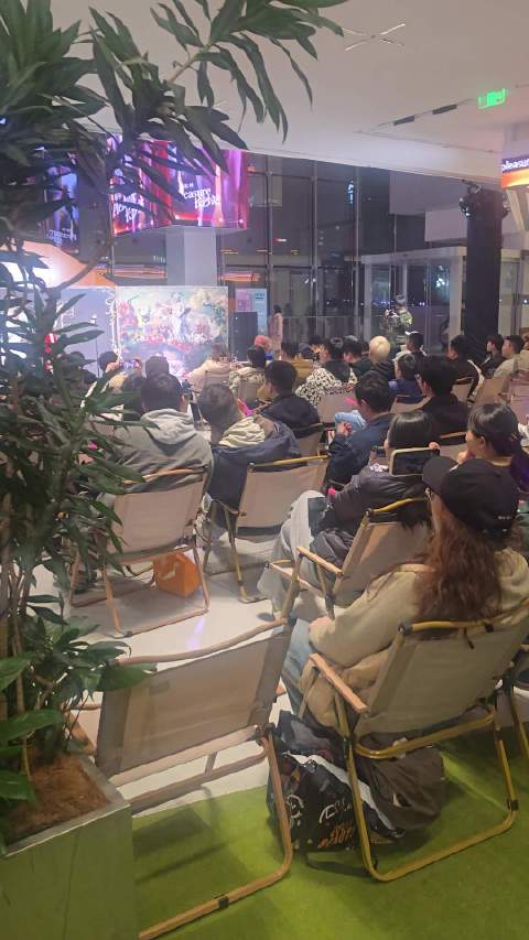 当然是为了依林而来！ 纪念一下相聚在长沙的骑士们~太给力了