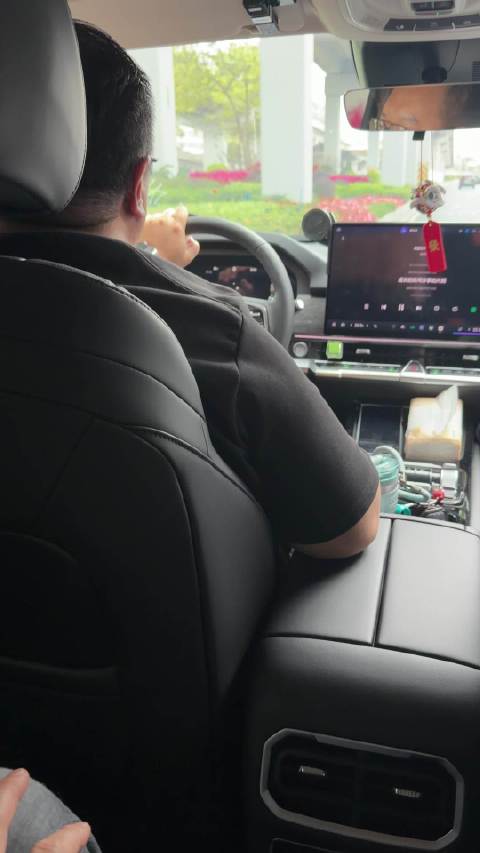 在广州做了20多年进口汽车展厅的老板！ 开坦克400柴油版！ 赞不绝口！