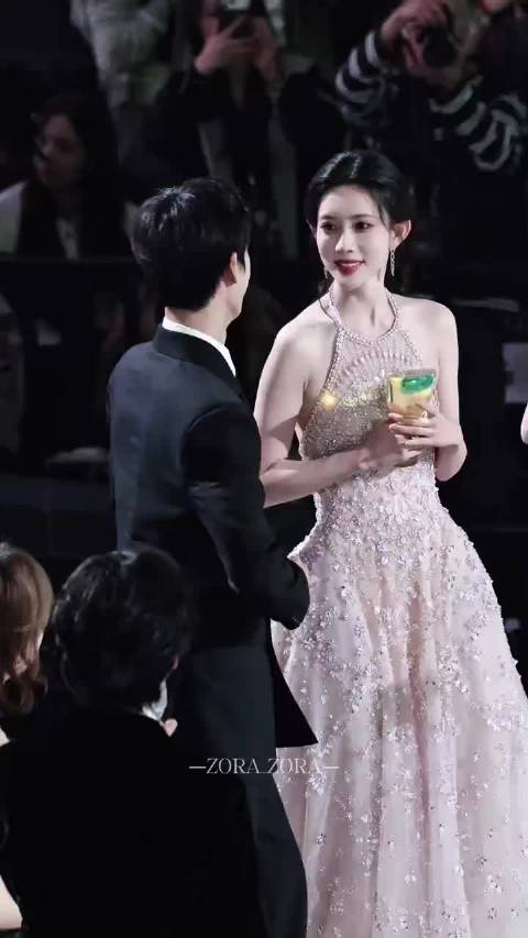 “因为有你在身边 就不再感觉到害怕”