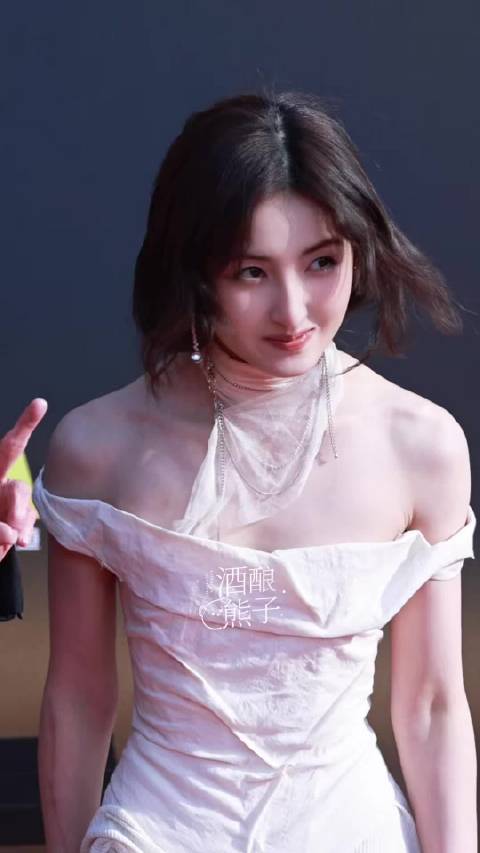 子枫妹妹今天allwhite好灵好仙好漂亮风吹过是春天来了