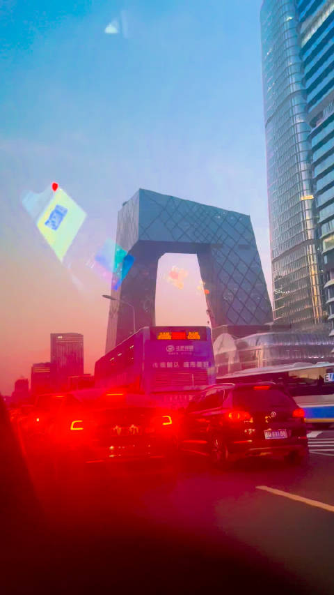 毛驴拉磨走不出圈引共鸣,网友纪念堵车时刻