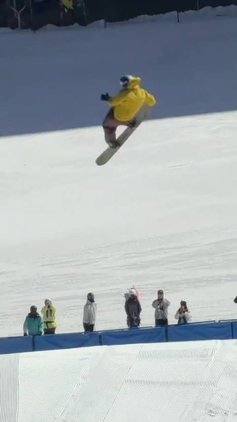 来看看@苏翊鸣 晒出的最新训练vlog，空中旋转太丝滑了