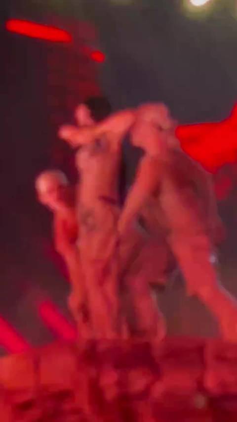 蔡依林演唱会突被架离现场，原因不明