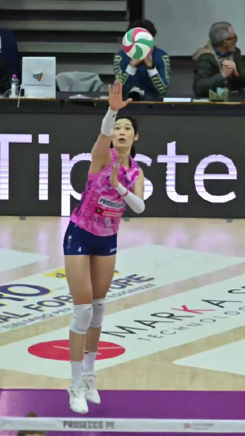 朱婷独得21分率队让二追三逆转，荣膺单场MVP