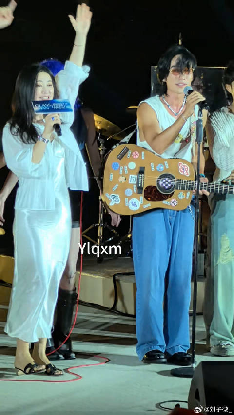 朱珠邱天朱一龙同框合唱情非得已